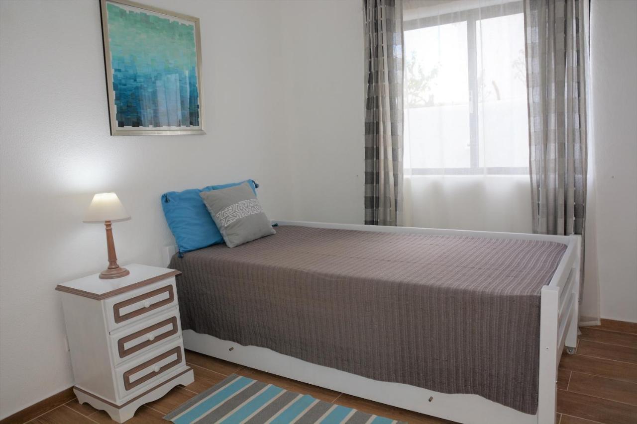 Shades Of Blue With Ocean View - Fast Wifi Lejlighed Porches  Eksteriør billede