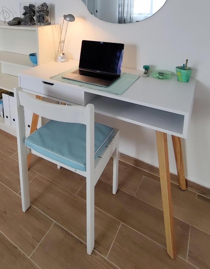 Shades Of Blue With Ocean View - Fast Wifi Lejlighed Porches  Eksteriør billede