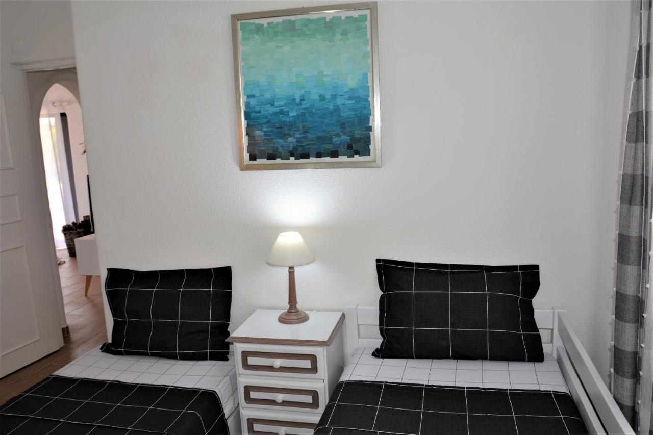 Shades Of Blue With Ocean View - Fast Wifi Lejlighed Porches  Eksteriør billede