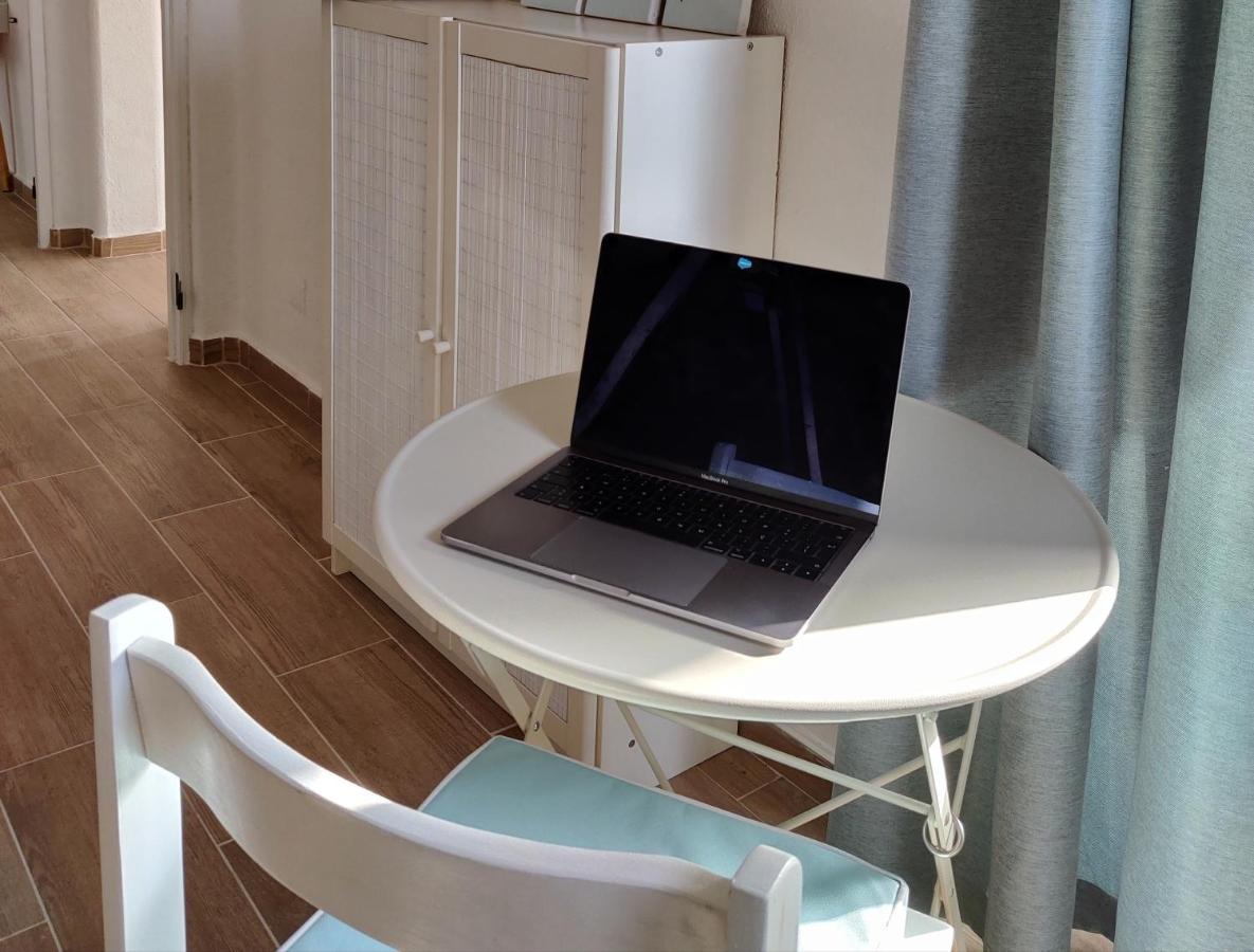 Shades Of Blue With Ocean View - Fast Wifi Lejlighed Porches  Eksteriør billede